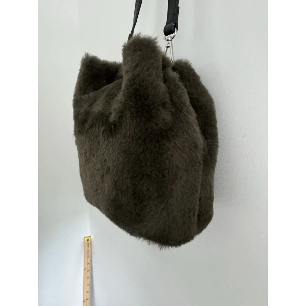 House of‎ Harlow 1960 Faux Fur Bucket Crossbody Purse Bag